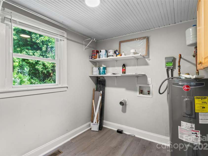 322 Willow Street, Gastonia, NC 28054.  MLS# CAR4282902, YatesRealty ID 31359. 