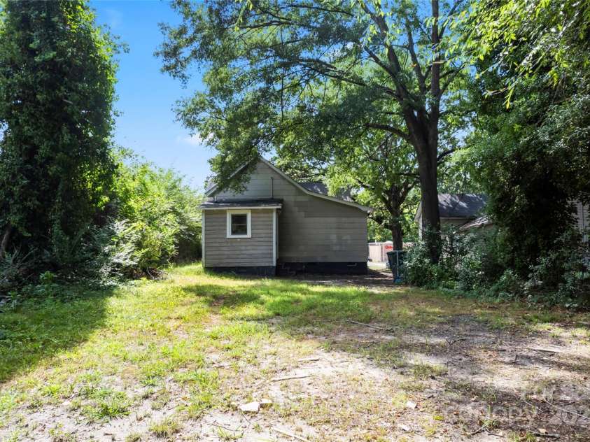 322 Willow Street, Gastonia, NC 28054.  MLS# CAR4282902, YatesRealty ID 31359. 