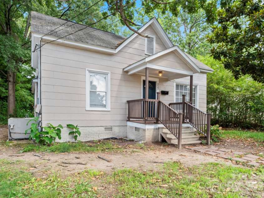 322 Willow Street, Gastonia, NC 28054.  MLS# CAR4282902, YatesRealty ID 31359. 