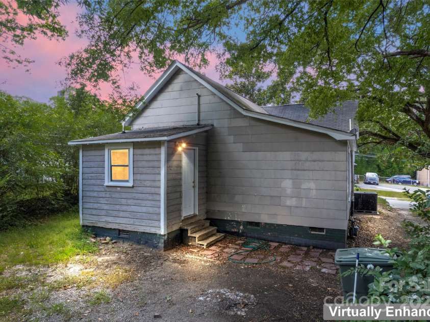 322 Willow Street, Gastonia, NC 28054.  MLS# CAR4282902, YatesRealty ID 31359. 