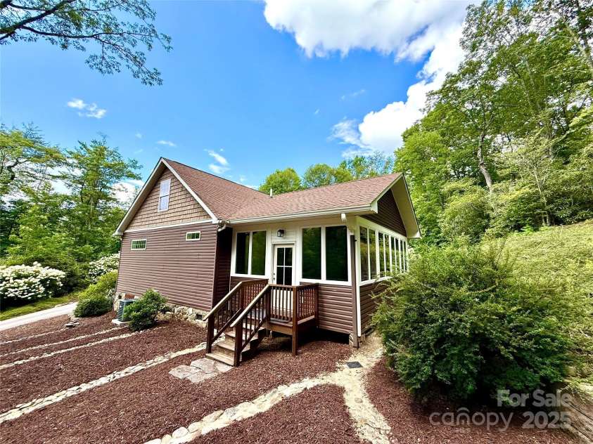 7230 Hideaway Lane, Newland, NC 28657.  MLS# CAR4287688, YatesRealty ID 3136. 