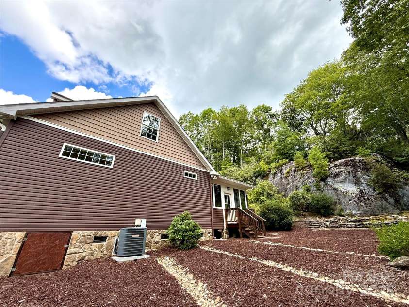 7230 Hideaway Lane, Newland, NC 28657.  MLS# CAR4287688, YatesRealty ID 3136. 