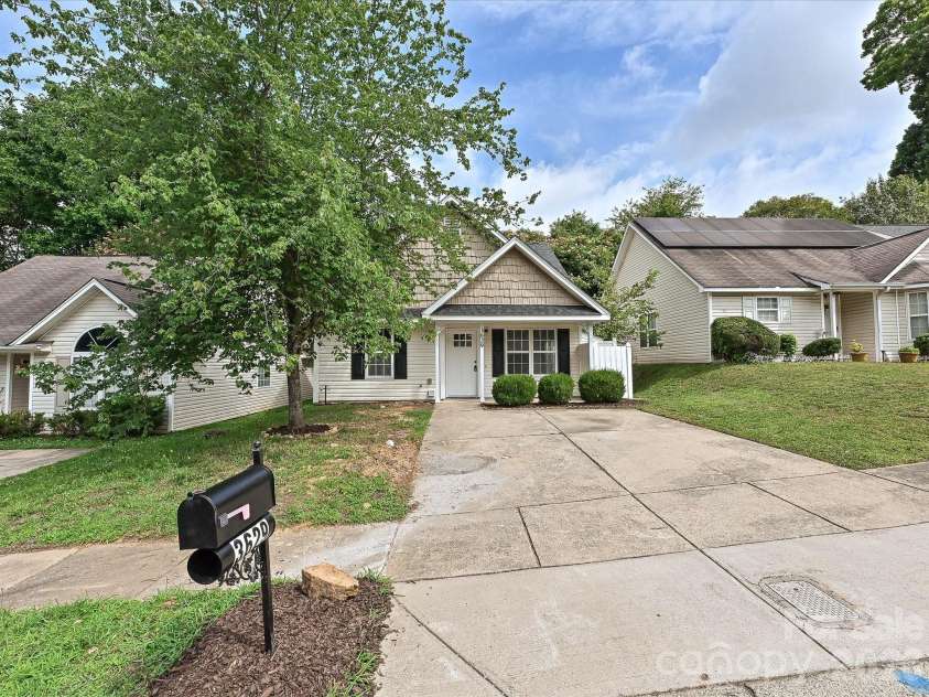 3629 Silver Ore Lane, Charlotte, NC 28216.  MLS# CAR4384203, YatesRealty ID 31360. 