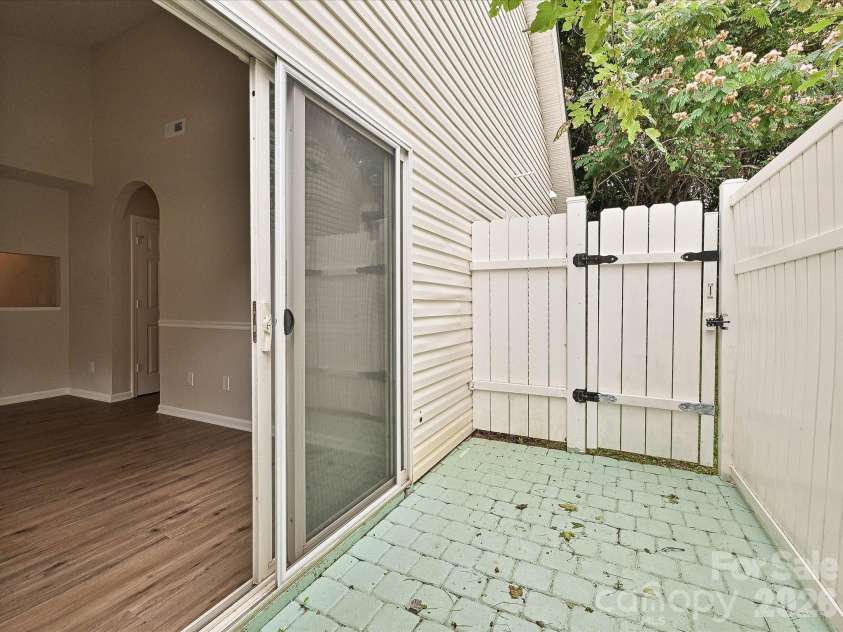 3629 Silver Ore Lane, Charlotte, NC 28216.  MLS# CAR4384203, YatesRealty ID 31360. 