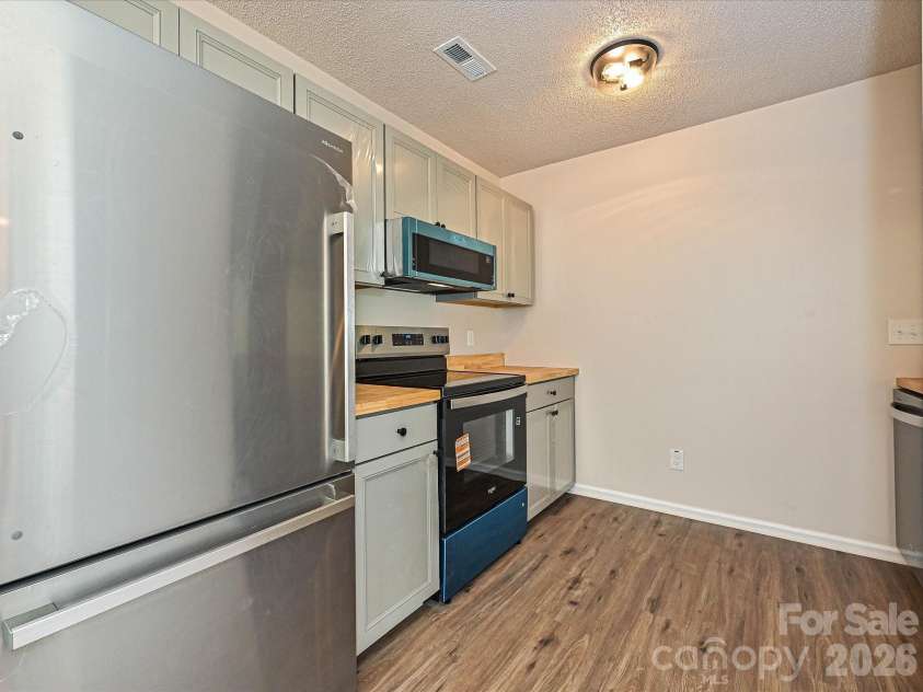 3629 Silver Ore Lane, Charlotte, NC 28216.  MLS# CAR4384203, YatesRealty ID 31360. 
