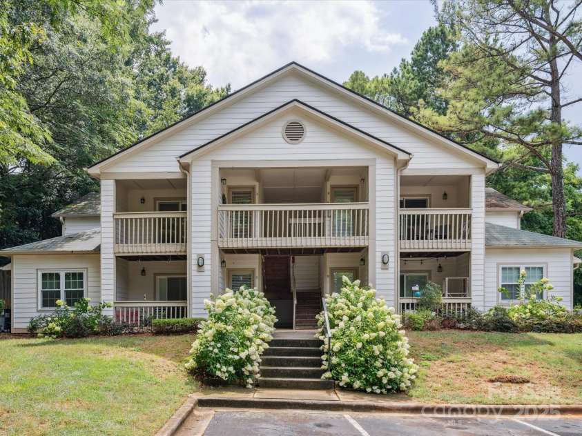 1051 Churchill Downs Court, Charlotte, NC 28211.  MLS# CAR4287823, YatesRealty ID 31361. 