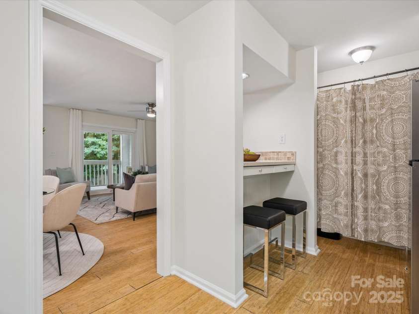 1051 Churchill Downs Court, Charlotte, NC 28211.  MLS# CAR4287823, YatesRealty ID 31361. 