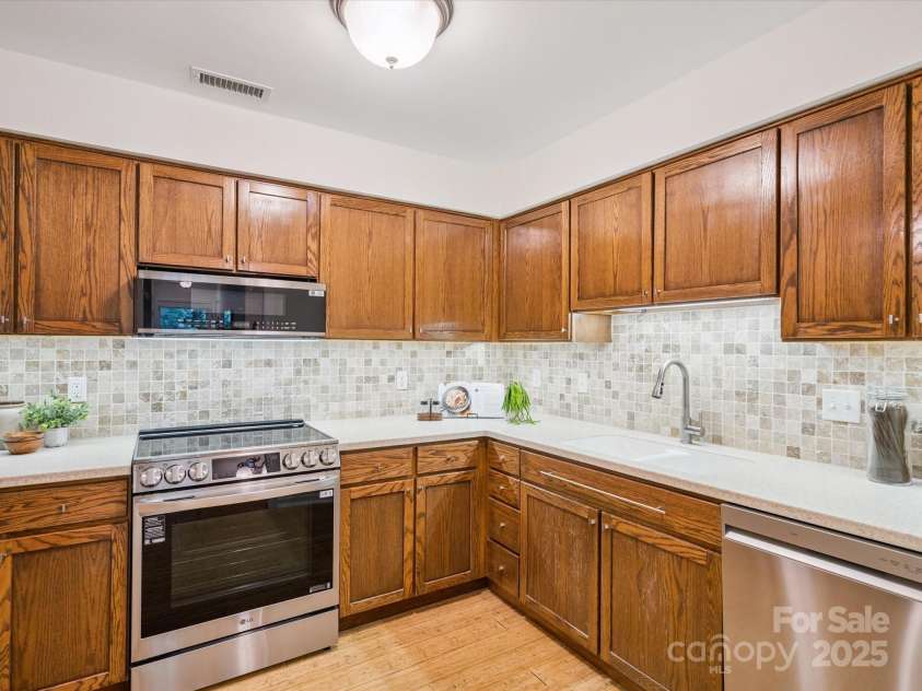 1051 Churchill Downs Court, Charlotte, NC 28211.  MLS# CAR4287823, YatesRealty ID 31361. 