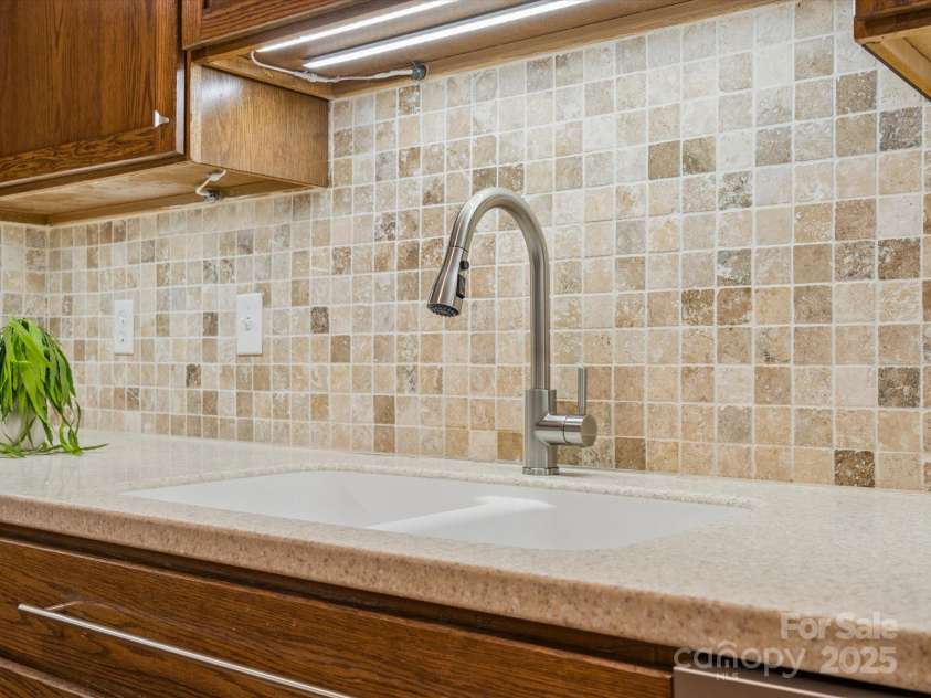1051 Churchill Downs Court, Charlotte, NC 28211.  MLS# CAR4287823, YatesRealty ID 31361. 