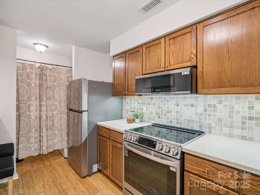 1051 Churchill Downs Court, Charlotte, NC 28211.  MLS# CAR4287823, YatesRealty ID 31361. 
