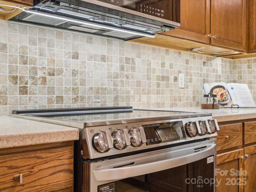 1051 Churchill Downs Court, Charlotte, NC 28211.  MLS# CAR4287823, YatesRealty ID 31361. 