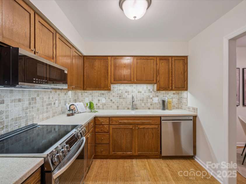 1051 Churchill Downs Court, Charlotte, NC 28211.  MLS# CAR4287823, YatesRealty ID 31361. 
