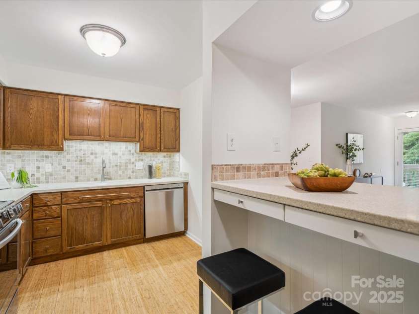 1051 Churchill Downs Court, Charlotte, NC 28211.  MLS# CAR4287823, YatesRealty ID 31361. 