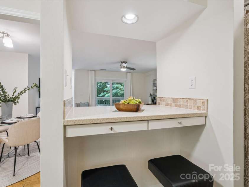 1051 Churchill Downs Court, Charlotte, NC 28211.  MLS# CAR4287823, YatesRealty ID 31361. 