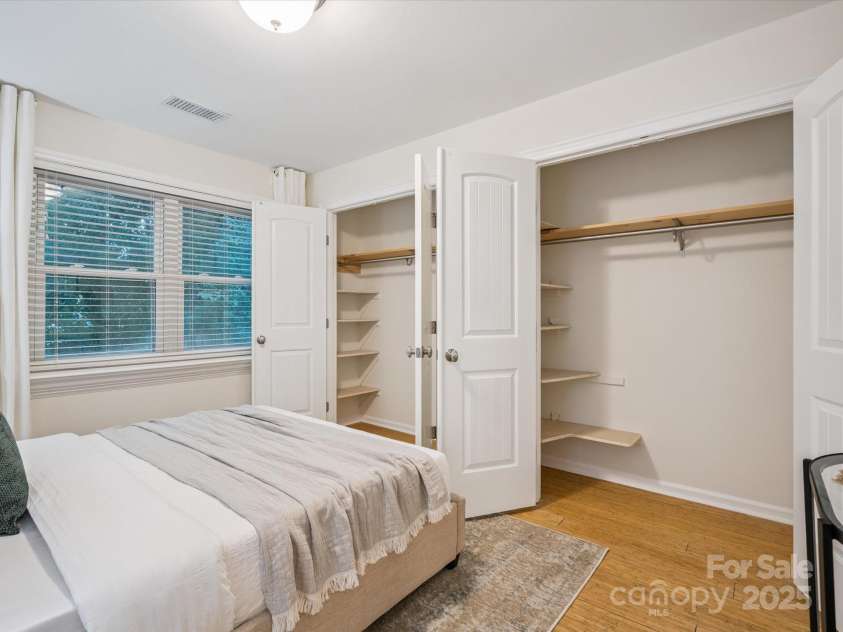 1051 Churchill Downs Court, Charlotte, NC 28211.  MLS# CAR4287823, YatesRealty ID 31361. 