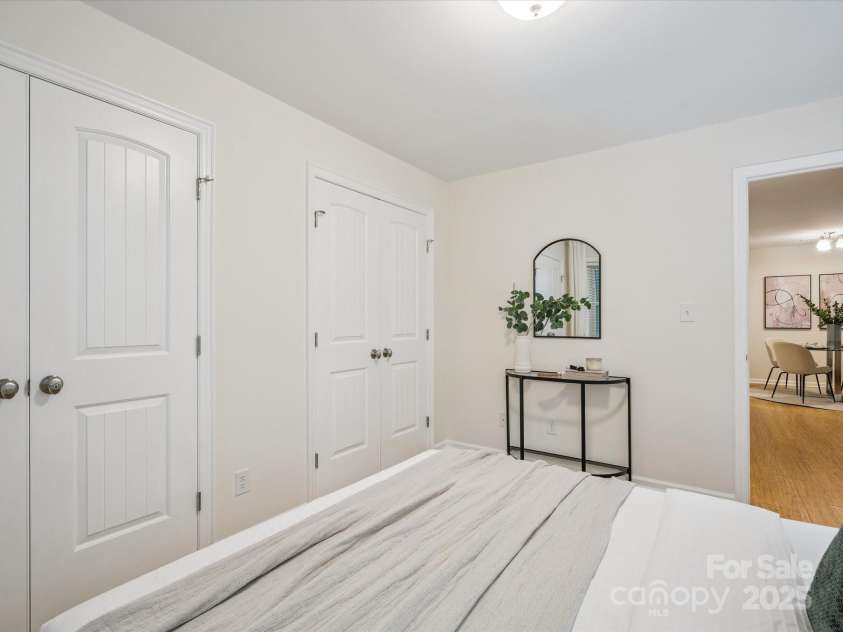 1051 Churchill Downs Court, Charlotte, NC 28211.  MLS# CAR4287823, YatesRealty ID 31361. 