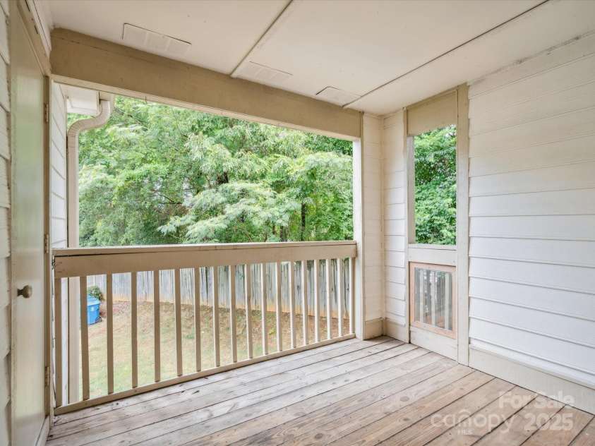 1051 Churchill Downs Court, Charlotte, NC 28211.  MLS# CAR4287823, YatesRealty ID 31361. 