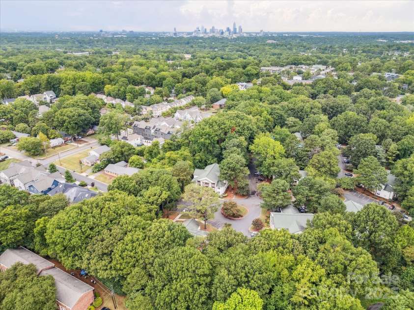 1051 Churchill Downs Court, Charlotte, NC 28211.  MLS# CAR4287823, YatesRealty ID 31361. 