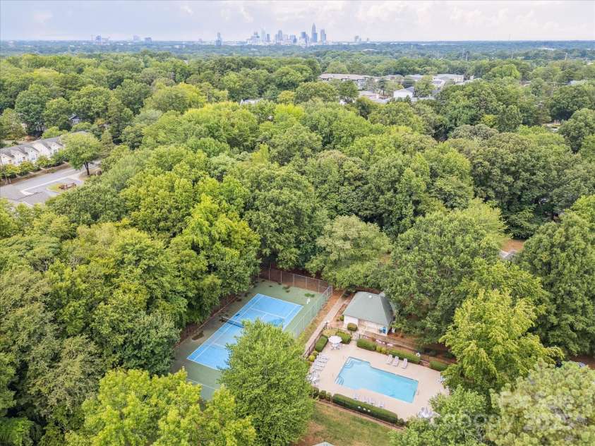 1051 Churchill Downs Court, Charlotte, NC 28211.  MLS# CAR4287823, YatesRealty ID 31361. 