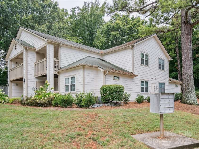 1051 Churchill Downs Court, Charlotte, NC 28211.  MLS# CAR4287823, YatesRealty ID 31361. 