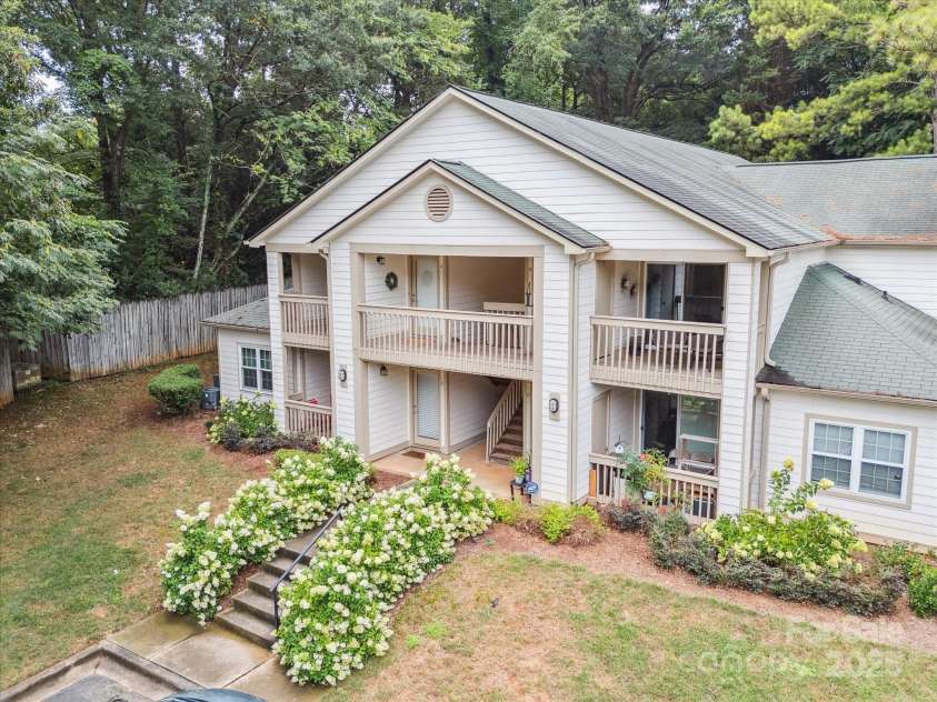 1051 Churchill Downs Court, Charlotte, NC 28211.  MLS# CAR4287823, YatesRealty ID 31361. 