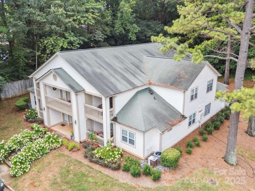 1051 Churchill Downs Court, Charlotte, NC 28211.  MLS# CAR4287823, YatesRealty ID 31361. 