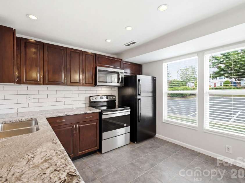 242 Water Oak Drive, Pineville, NC 28134.  MLS# CAR4394737, YatesRealty ID 31362. 