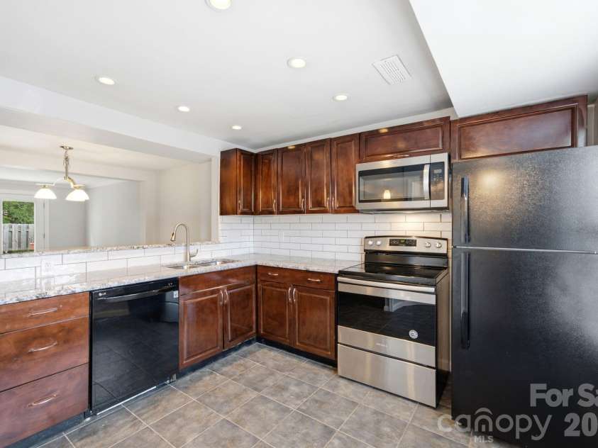 242 Water Oak Drive, Pineville, NC 28134.  MLS# CAR4394737, YatesRealty ID 31362. 