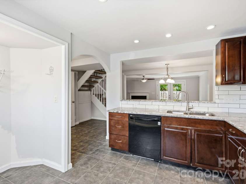 242 Water Oak Drive, Pineville, NC 28134.  MLS# CAR4394737, YatesRealty ID 31362. 