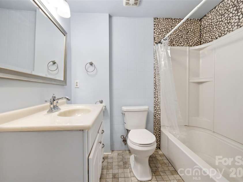 242 Water Oak Drive, Pineville, NC 28134.  MLS# CAR4394737, YatesRealty ID 31362. 