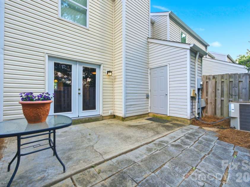 242 Water Oak Drive, Pineville, NC 28134.  MLS# CAR4394737, YatesRealty ID 31362. 