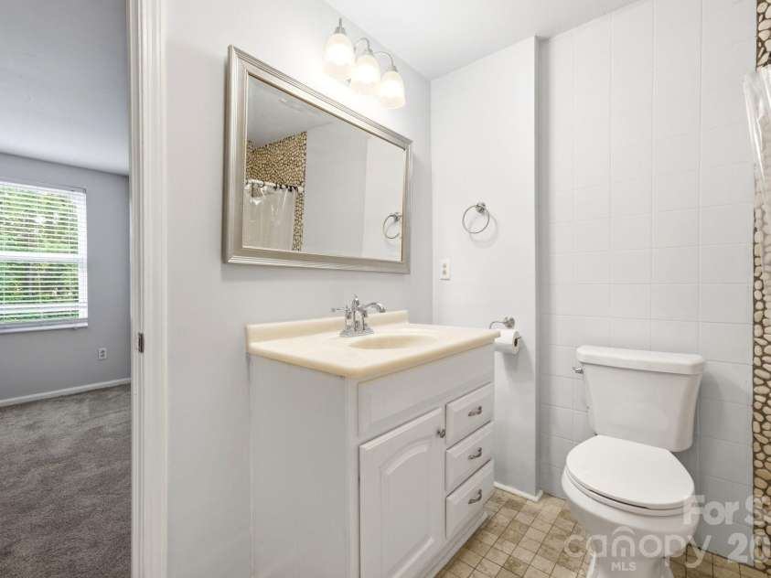 242 Water Oak Drive, Pineville, NC 28134.  MLS# CAR4394737, YatesRealty ID 31362. Primary bath