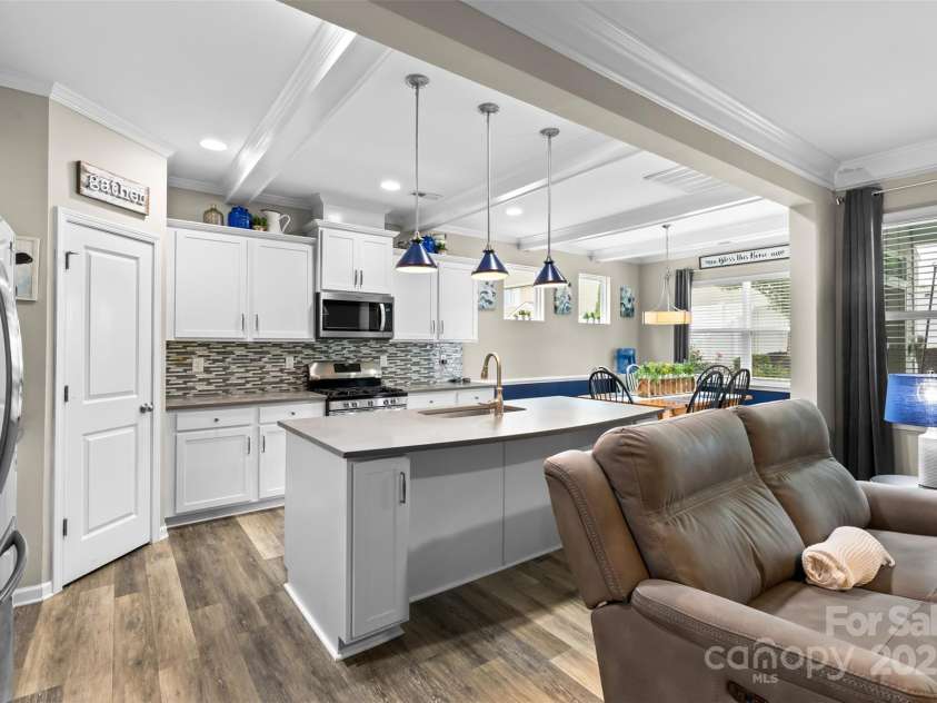 5059 Fenwick Court, Lancaster, SC 29720.  MLS# CAR4268765, YatesRealty ID 31364. Open Kitchen/living