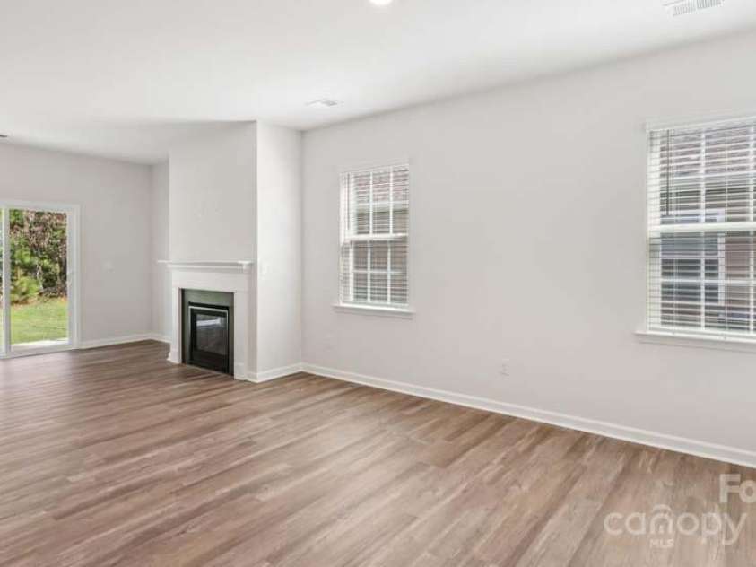 231 Giant Oak Avenue, Statesville, NC 28677.  MLS# CAR4254227, YatesRealty ID 31365. 