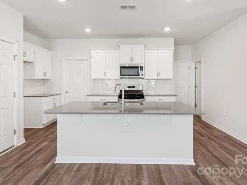 231 Giant Oak Avenue, Statesville, NC 28677.  MLS# CAR4254227, YatesRealty ID 31365. 