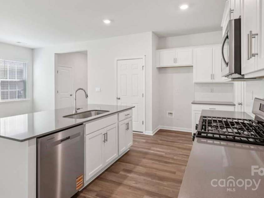 231 Giant Oak Avenue, Statesville, NC 28677.  MLS# CAR4254227, YatesRealty ID 31365. 