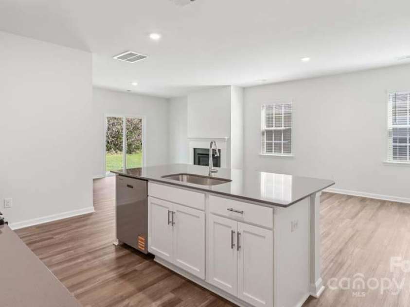 231 Giant Oak Avenue, Statesville, NC 28677.  MLS# CAR4254227, YatesRealty ID 31365. 