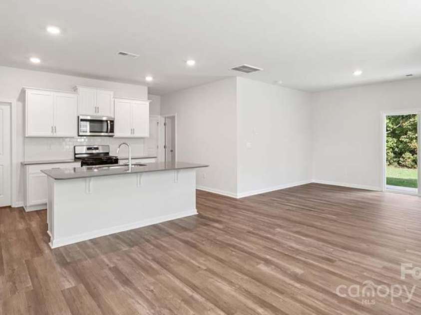 231 Giant Oak Avenue, Statesville, NC 28677.  MLS# CAR4254227, YatesRealty ID 31365. 