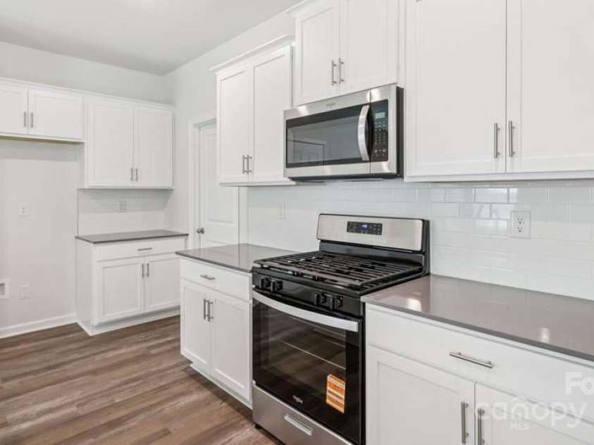 231 Giant Oak Avenue, Statesville, NC 28677.  MLS# CAR4254227, YatesRealty ID 31365. 