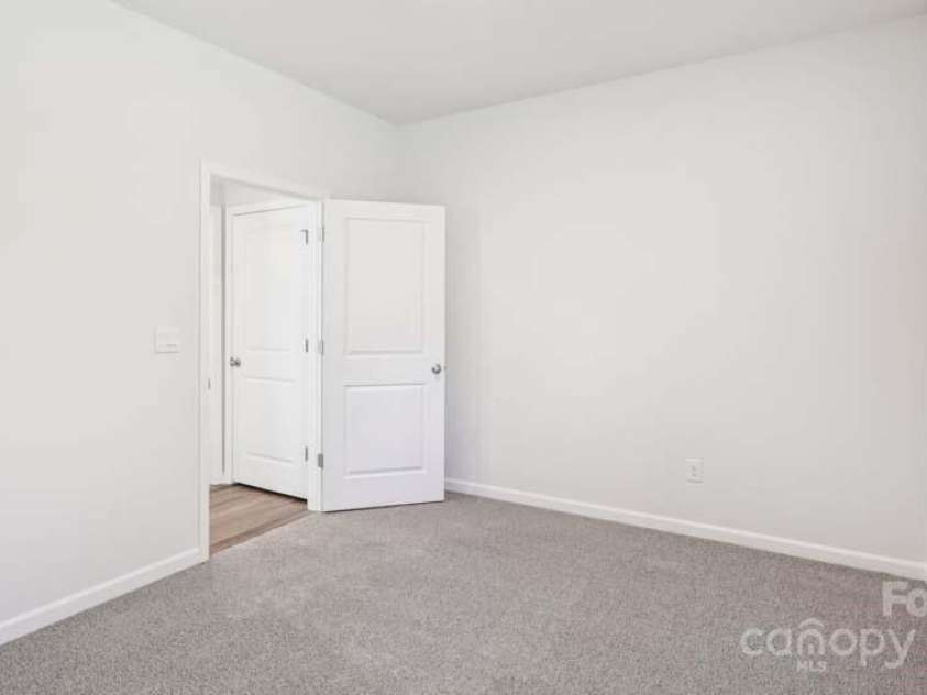 231 Giant Oak Avenue, Statesville, NC 28677.  MLS# CAR4254227, YatesRealty ID 31365. 