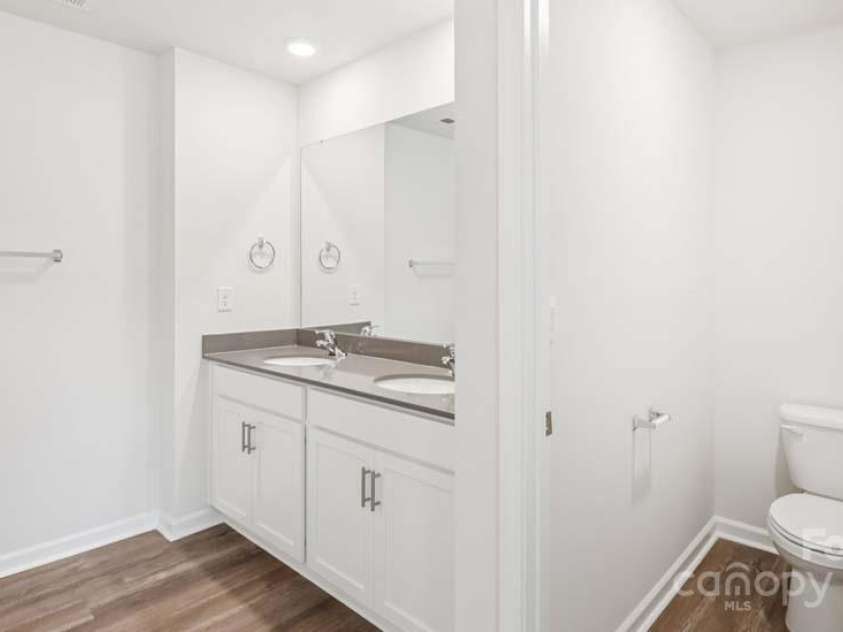 231 Giant Oak Avenue, Statesville, NC 28677.  MLS# CAR4254227, YatesRealty ID 31365. 