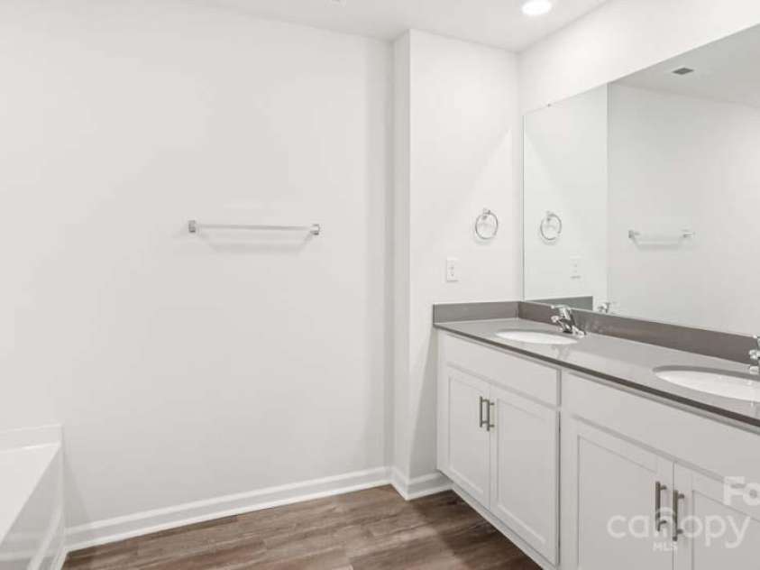 231 Giant Oak Avenue, Statesville, NC 28677.  MLS# CAR4254227, YatesRealty ID 31365. 