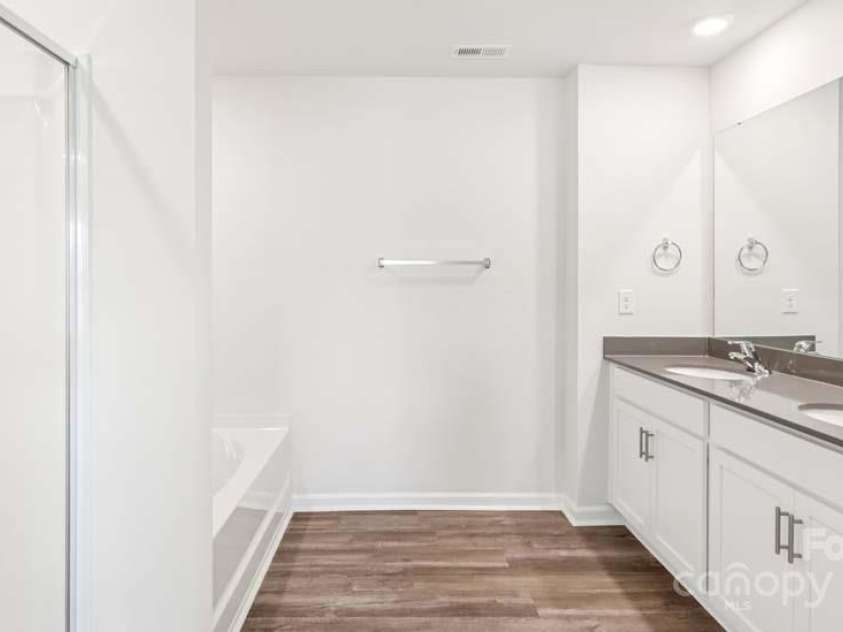 231 Giant Oak Avenue, Statesville, NC 28677.  MLS# CAR4254227, YatesRealty ID 31365. 