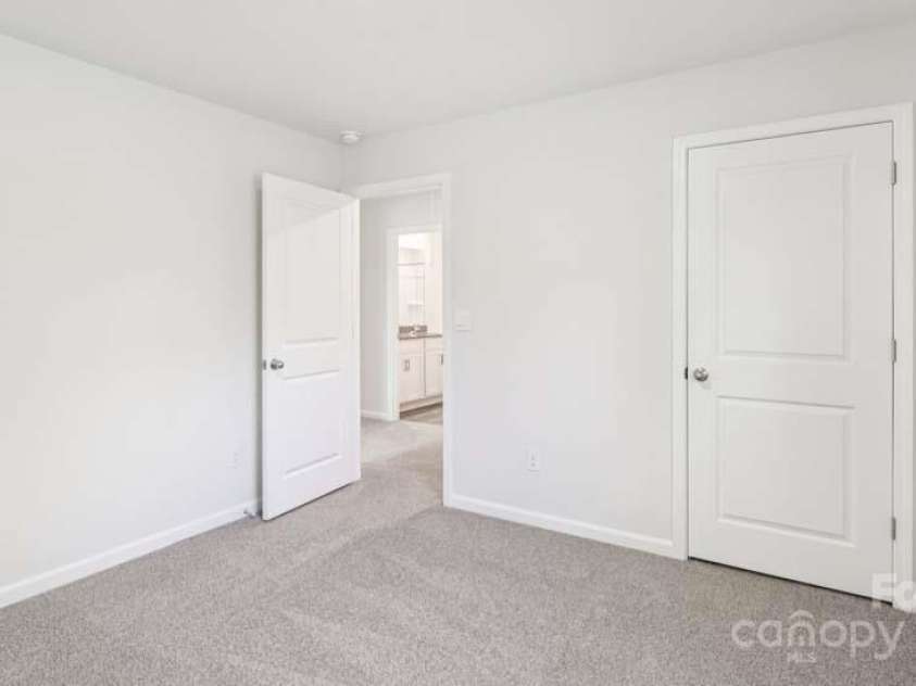 231 Giant Oak Avenue, Statesville, NC 28677.  MLS# CAR4254227, YatesRealty ID 31365. 