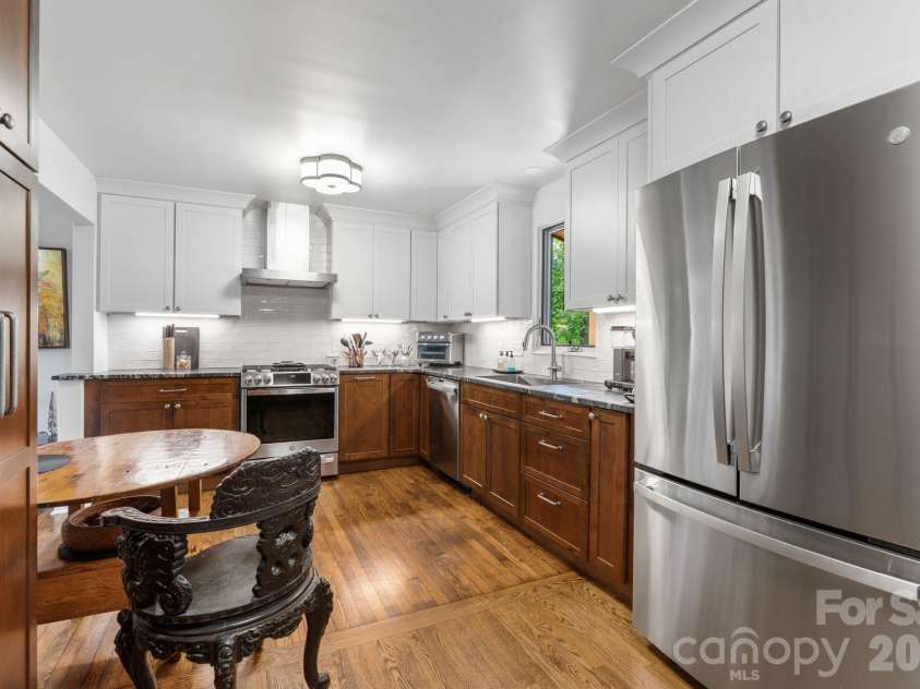 664 Lakeshore Drive, Asheville, NC 28804.  MLS# CAR4393430, YatesRealty ID 31365. 
