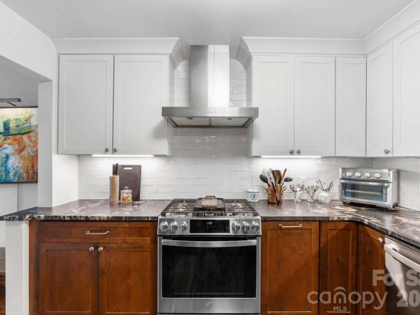 664 Lakeshore Drive, Asheville, NC 28804.  MLS# CAR4393430, YatesRealty ID 31365. 