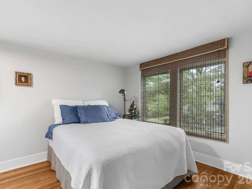 664 Lakeshore Drive, Asheville, NC 28804.  MLS# CAR4393430, YatesRealty ID 31365. 