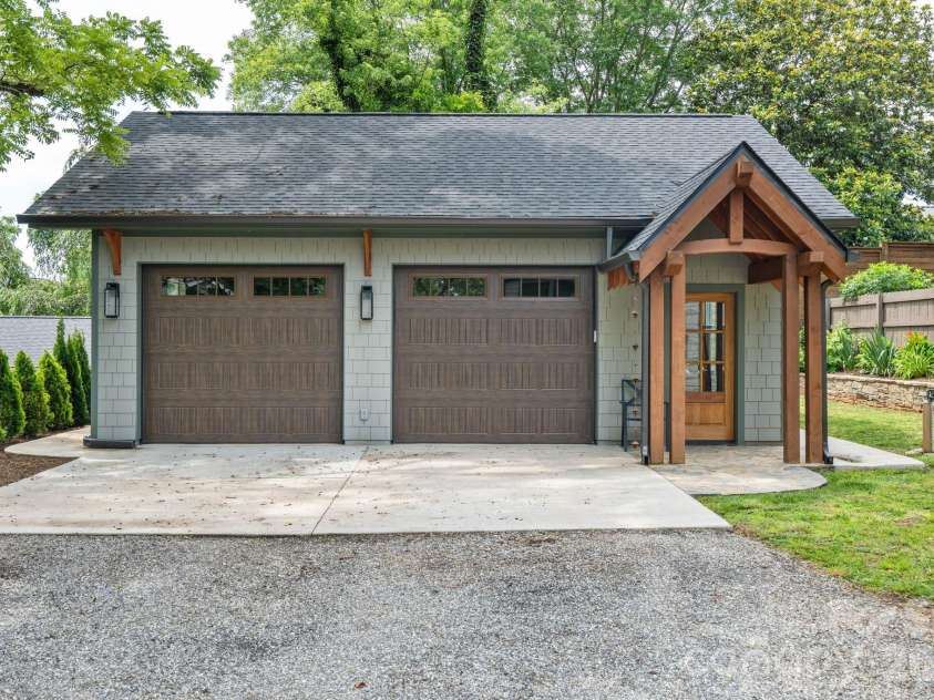 664 Lakeshore Drive, Asheville, NC 28804.  MLS# CAR4393430, YatesRealty ID 31365. Newer garage