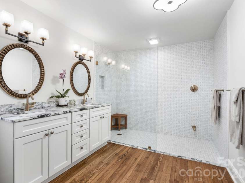 664 Lakeshore Drive, Asheville, NC 28804.  MLS# CAR4393430, YatesRealty ID 31365. Primary bath