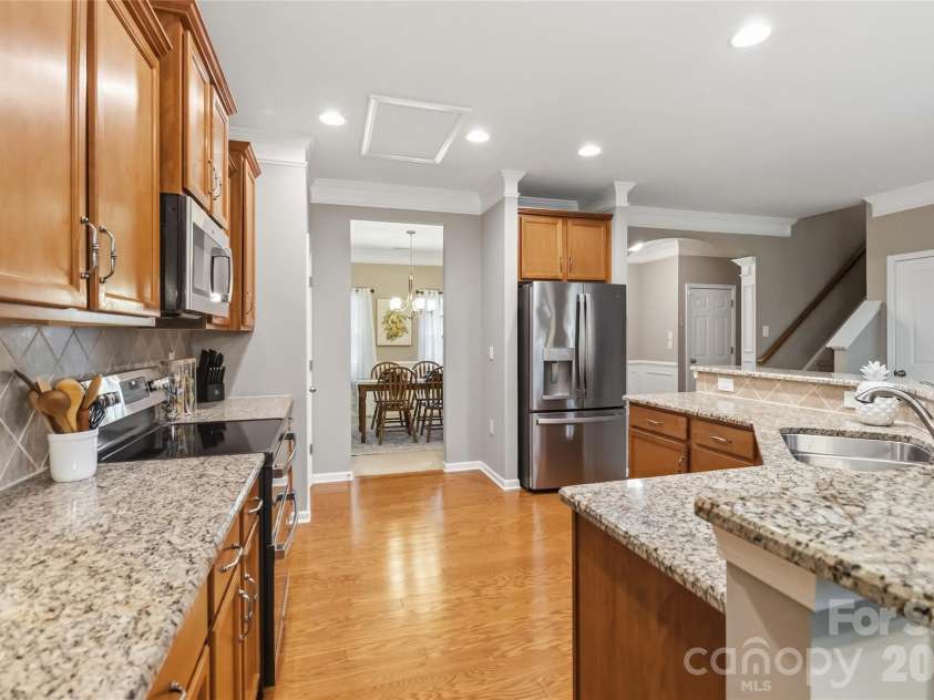 4007 Cloud View Lane, Indian Trail, NC 28079.  MLS# CAR4394294, YatesRealty ID 31366. Ample cabinet and counter space with pantry